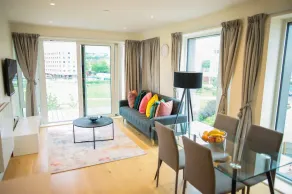 Thames View 2 Bed Apartment With Balcony - Image 4
