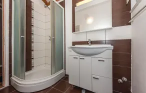 Stunning Home in Skradin-dubavice With Wifi and 4 Bedrooms - Image 2