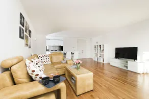 Modern 2BR Flat With Thames View - Image 4