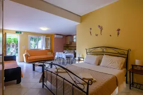 Kyparissia Garden Retreat - Sunny Master Suite - Image 2