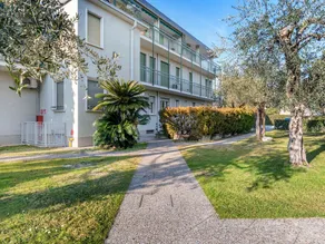 Graceful Holiday Home in Toscolano Maderno With Garden - Image 4