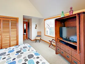 3br Coastal 3 Bedroom Home - Image 2