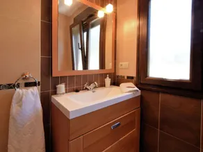 Spacious Villa in Sayalonga With Jacuzzi - Image 2