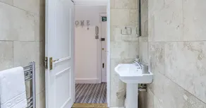 2Bed Apartment in Camden - Image 2