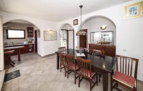 Beautiful Home in Drvenik Mali With Wifi and 5 Bedrooms - Image 3