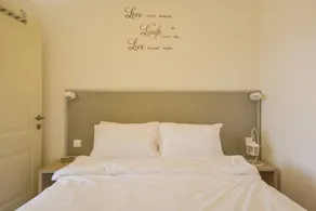 Rose Flat - Image 2