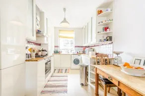 Modern Flat in Clerkenwell - Image 5