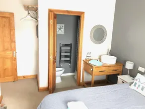 Crossvilla Guest House & Tea Room - Image 4