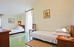 Awesome Home in Visnjan with Hot Tub, Sauna & WiFi - Image 2