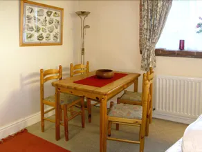 Corner Cottage - Image 4