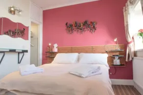 Leonardos Guest House - Image 3