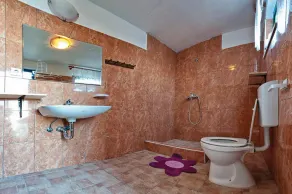 Stunning Home in Zastrazisce With 4 Bedrooms - Image 2