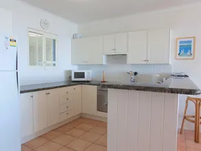 Stunning views great location Sunshine Beach! - Unit 1 Vista Pacific 12 Bryan Street - Image 5