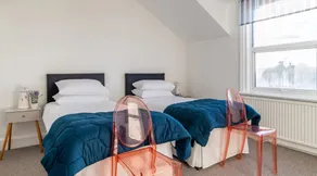 Tranquil Beachfront Deluxe Two Bedroom Apartment - Image 2