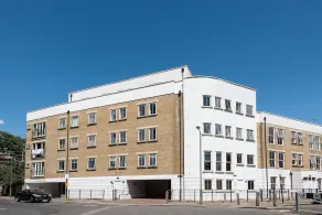 Spacious 2 Bed - Battersea High Street - Image 4