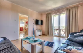 Amazing Home in Radmani With Wifi and 4 Bedrooms - Image 2