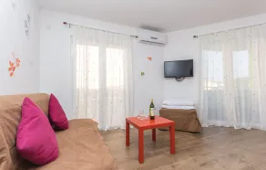 Beautiful Home in Premantura With Wifi and 1 Bedrooms - Image 2
