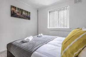 PM & Charles Luxury Apartment - Image 3