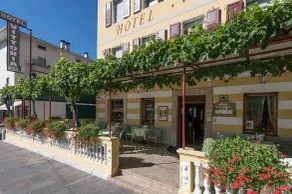 Hotel Vittoria - Image 2