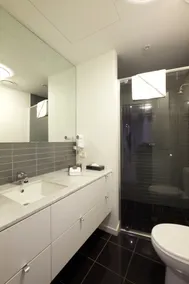 Docklands Prestige Apartments - Image 2