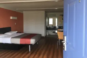 Travelodge by Wyndham Benton Harbor MI - Image 3