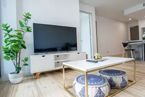 Iconic Luxury Apt with Sea View - Image 2