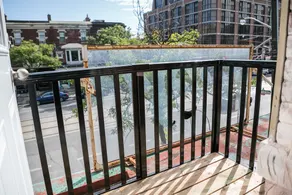 Applewood Suites - Bathurst & College - Image 2
