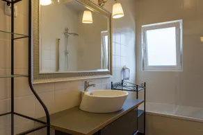 Lxroller Premium Guest House - Image 2