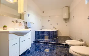 Awesome Home in Jadreski With 4 Bedrooms and Wifi - Image 3