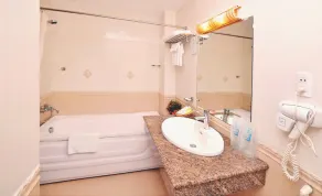Tan Hoang Long Hotel - Image 2