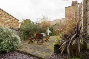 NEW Bright 2BD Flat in the Heart Alexandra Palace - Image 3