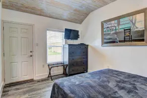 Coastal - 1 Br Home - Image 4