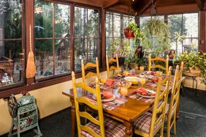 Strawberry Creek Inn Bed & Breakfast - Image 2