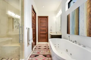 The Arriveakwood - 4 Br Home - Image 2