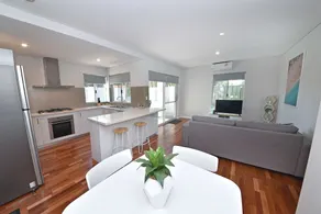 Stylish Apartment near Perth City 2210 - Image 2