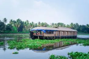 OYO 23103 Houseboat Ganga 5bhk Deluxe - Image 4