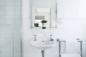 Beautiful 2BR Split Level Fulham Apartment - Image 3
