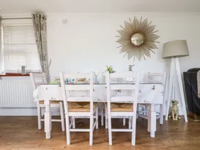 Phoenix Cottage - Image 2