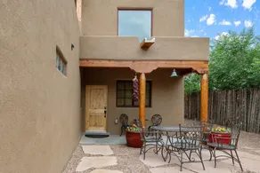 Linda - Stunning Contemporary Home, Walk to The Plaza - Image 4