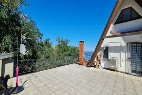 Red Door Apartment Private Terrace - Image 4