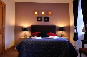 The Crown Hotel - Image 4