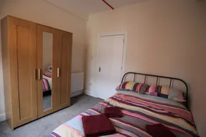 2 Bedroom Apartment Near Murrayfield - Image 5