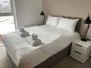 Modern 2 Bed Apartment by Manchester City Centre - Image 4