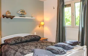 Stunning Home in Overberg With 2 Bedrooms, Wifi and Outdoor Swimming Pool - Image 2