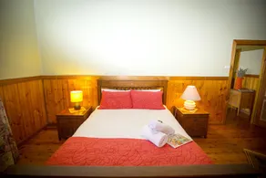 Red Tractor Retreat - Image 4