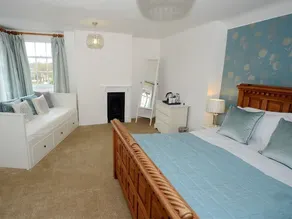 The Royal Oak Hotel - Image 5