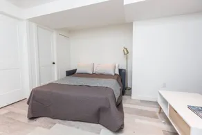1 Bedroom Trendy Condo in Trinity Bellwoods - Image 3