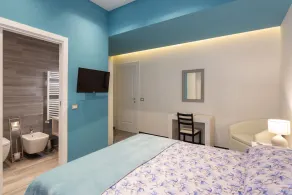 Carla s Rooms with Private Bathroom & Kitchen - Image 3