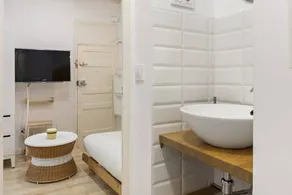 Space-saving Designer Apartment With One Bedroom in Chamberí, Madrid - Image 2