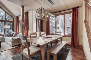 High Ceilings, Natural Light- 3 Bedroom Arrowhead Ge Condo by RedAwning - Image 3